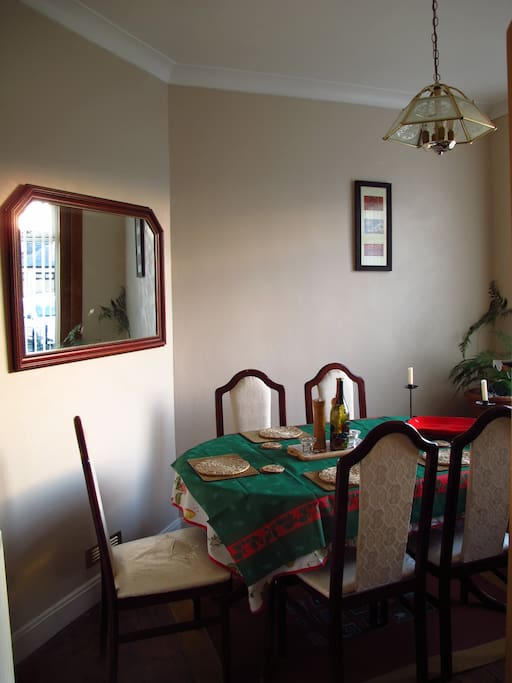 Dining room with table for seating up to 6 people