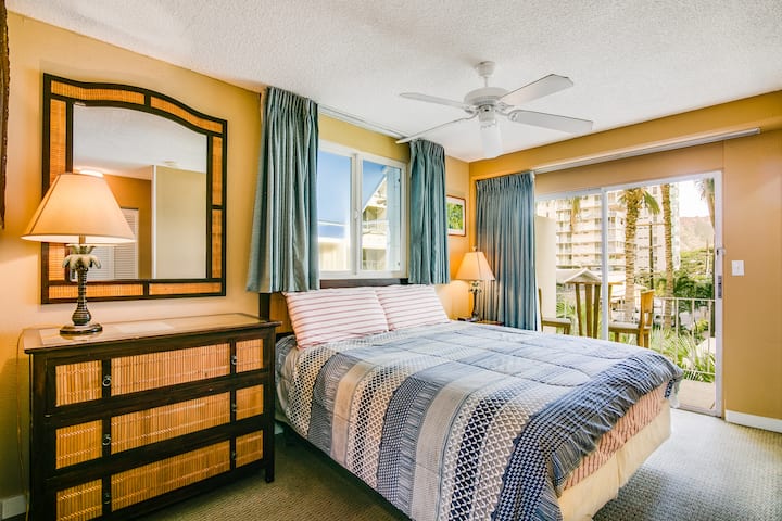 Cabana 301 "Surfer's Condo", Sleeps 4 - Lē'ahi Beach Park, HI