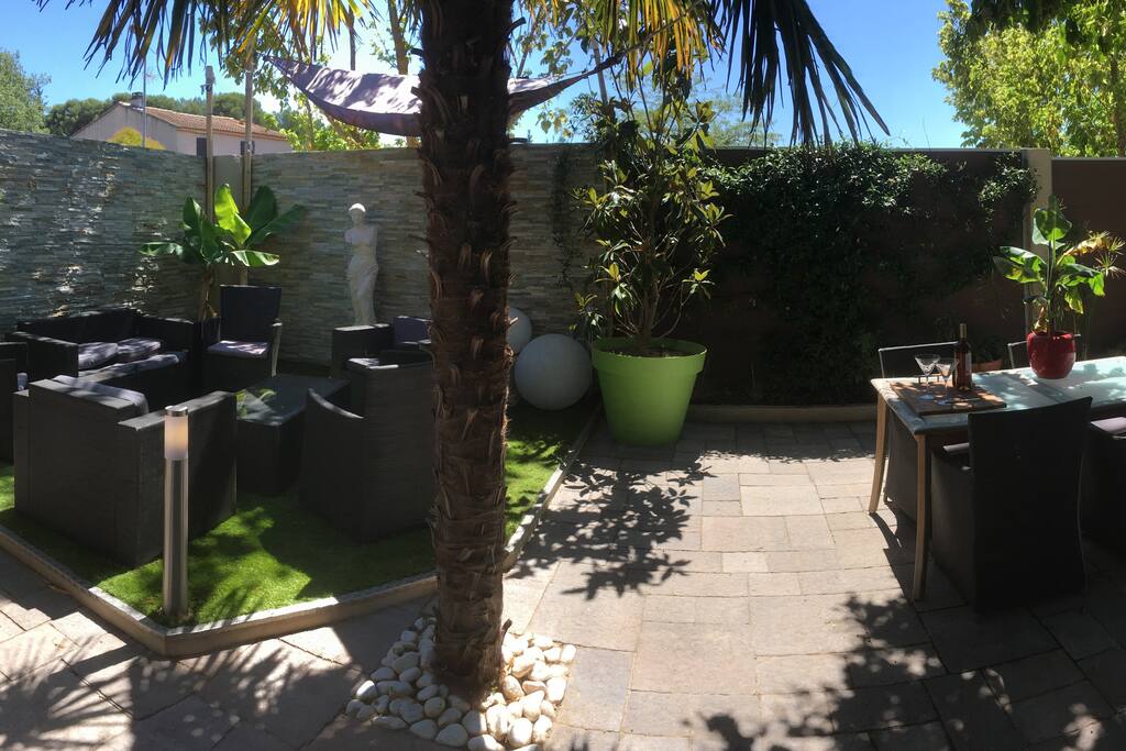 la terrasse pour prendre les repas au soleil