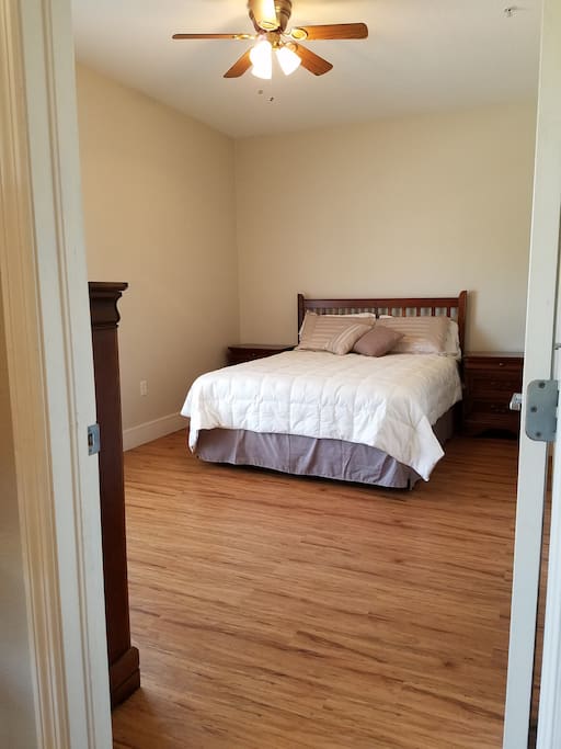 Lovely Master Suite Hideaway- ALL WHEELCHAIR ACCESSIBLE!!!