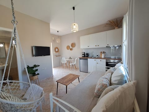 The Host, 5 min from the beach