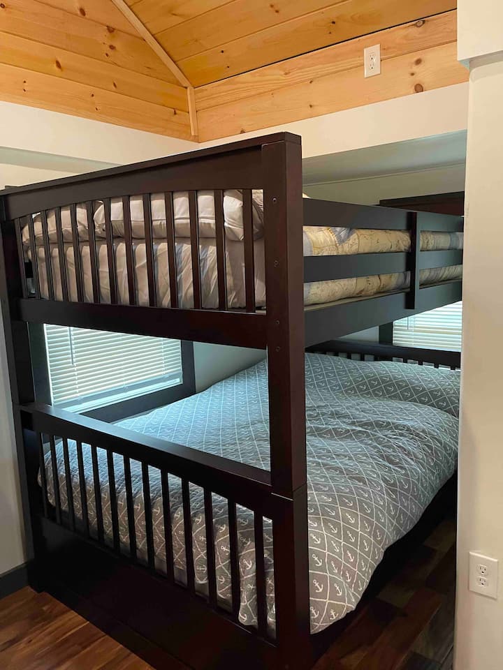 เตียงสองชั้น
เต็มรูปแบบ 