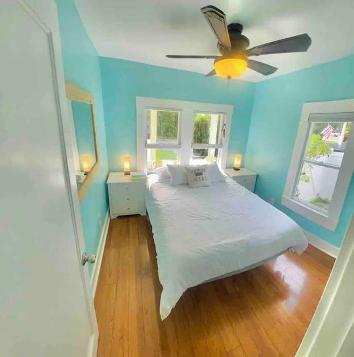 Cozy room with Queen bed, closet and black out curtains. 