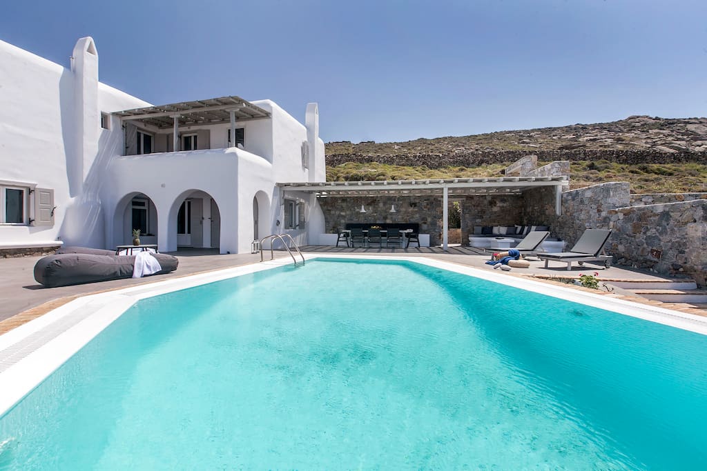 Pool & Villa view and/or external lounge