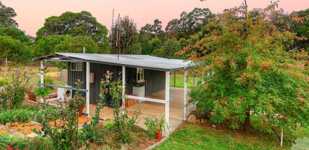 Cosy studio in town with pool and acres to play