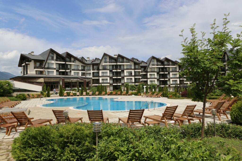 Outdoor pool & loungers