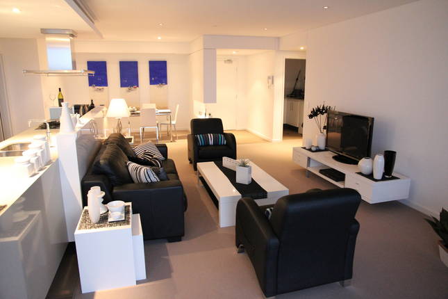 Popular Airbnb listing: Waterfront Luxury, Mandurah in Mandurah