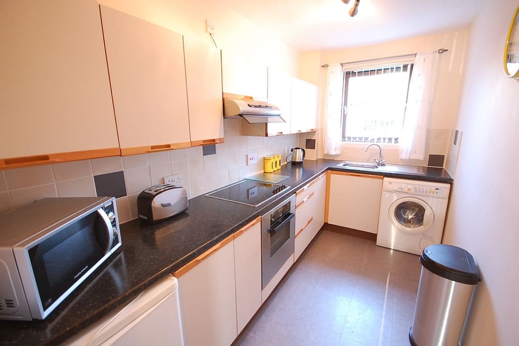 fully fitted Kitchen