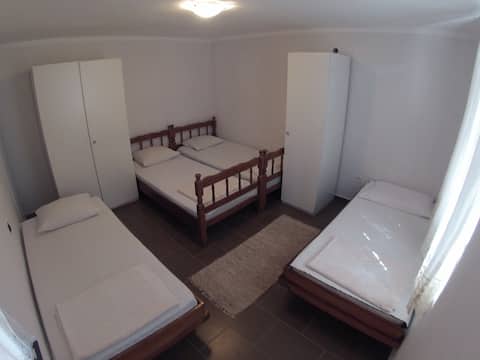 Top Airbnb: Separated Apt in Hostel for 5+ ppl in Mirošica 2