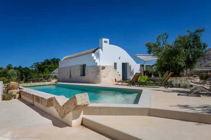 I TRULLI DI TORRE CAPPA exclusive garden & pool gallery image 3