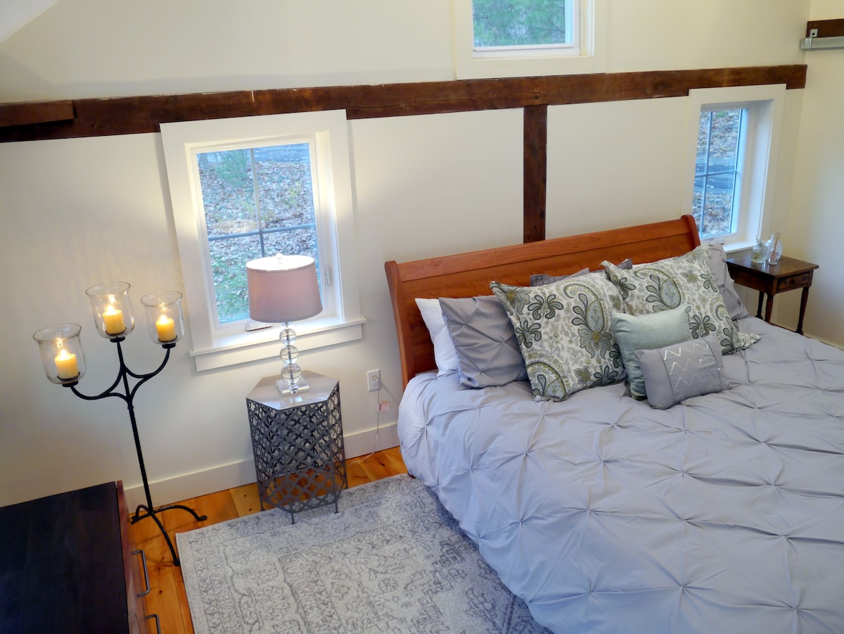 Главна спална соба/брачен кревет (широк 180-220 см)