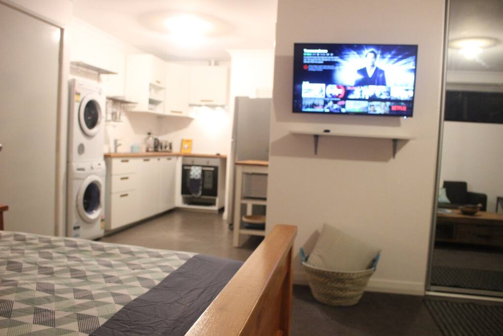 Private Kitchen/Washing Machine/Dryer, own pull out clothes line