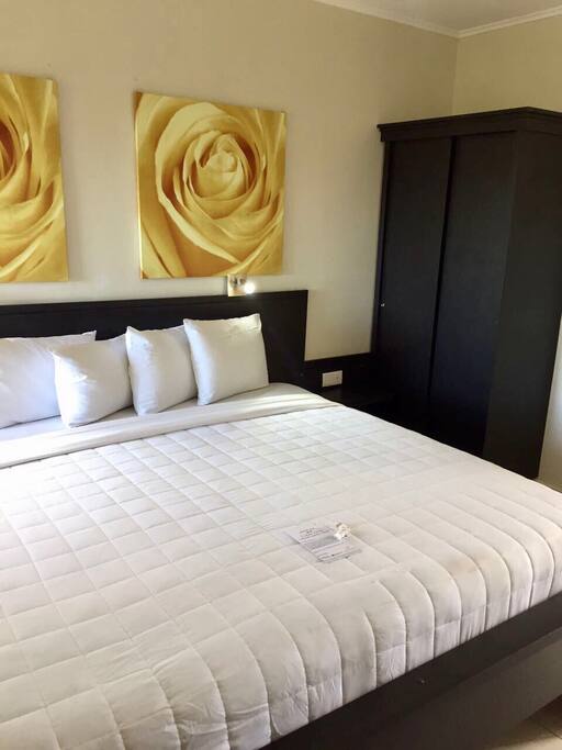 Guest room with king bed