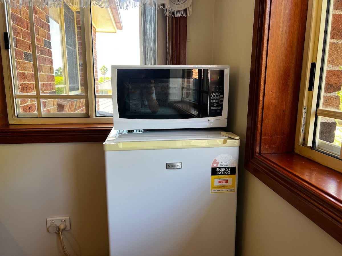 En-suite Rm in Rhodes w/ Air Con close to Olympic