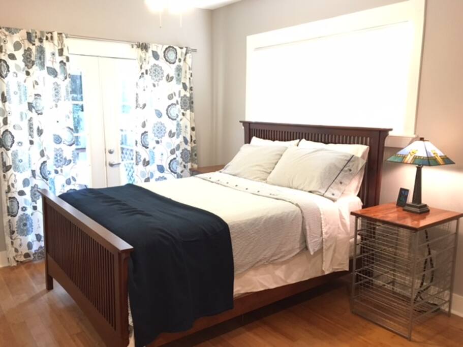 Large master bedroom with queen bed. Sweet dreams guaranteed!