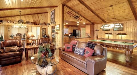 Escape the City: Fresh Air, Great Cabin, Hot Tub!