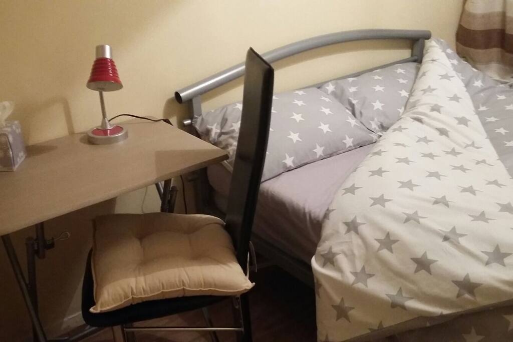 Double bedroom with working desk