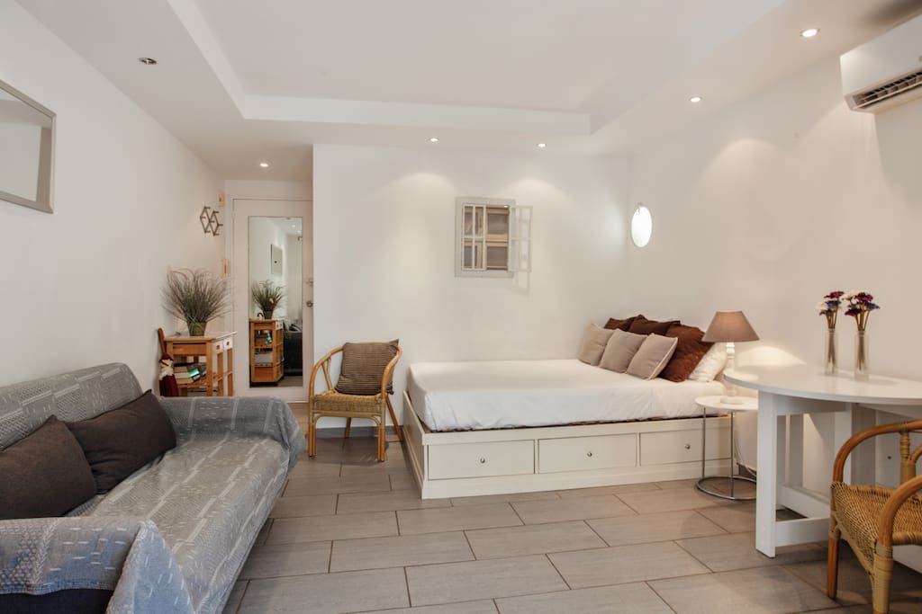 Chambre & salon / Bedroom & living room