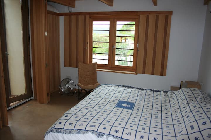 Casa principal dormitorio planta baja /Dormitorio principal de la casa planta baja