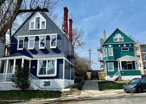 2 Large Renovated Houses Close to Downtown