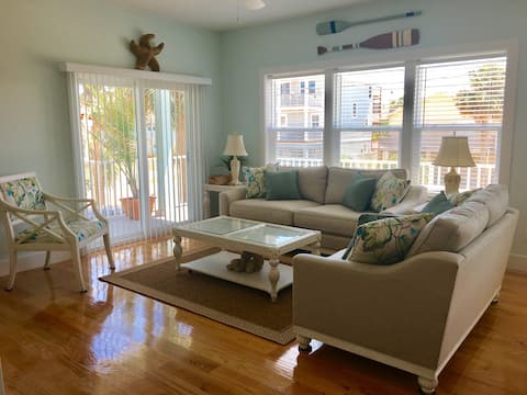 Top performing Airbnb: Beach block location with Ocean Views! in St. Augustine Beach