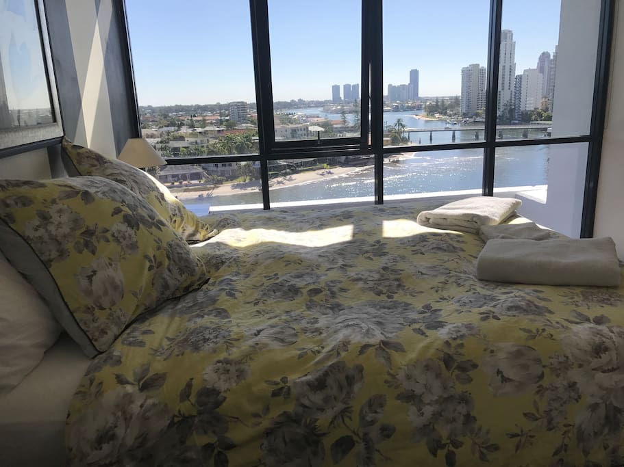 Full glass wall views up main river in ver heart of Surfers Paradise