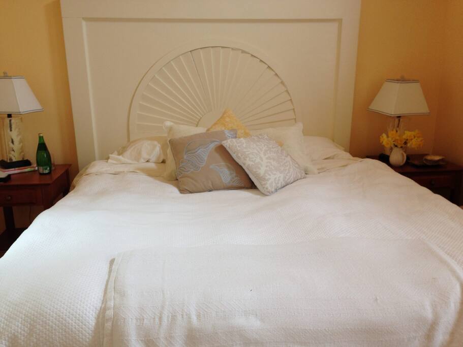 The amazingly comfortable bed.