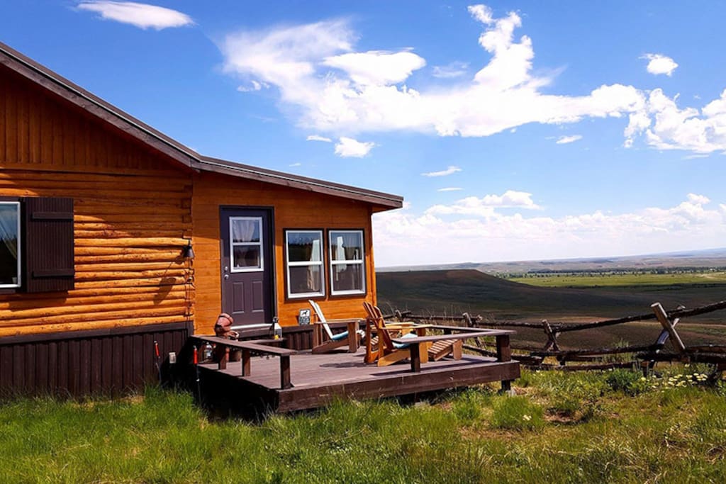 Perfect place to relax and unwind with a glass of lemonade or wine after a full day of hiking, riding, bird watching, kayaking,..