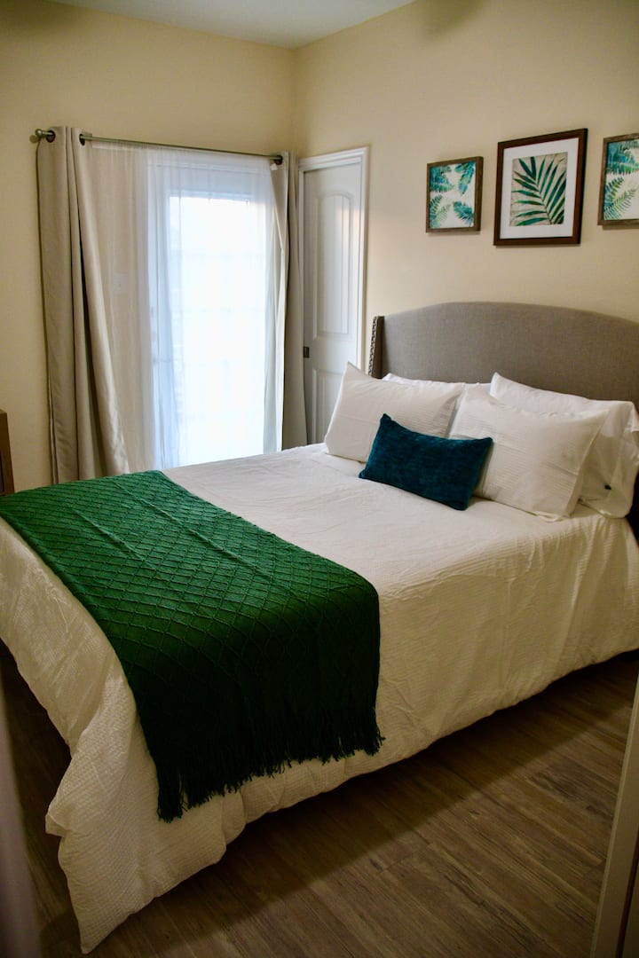 Master Bedroom with Queen Size Bed, private bathroom and access to the balcony.