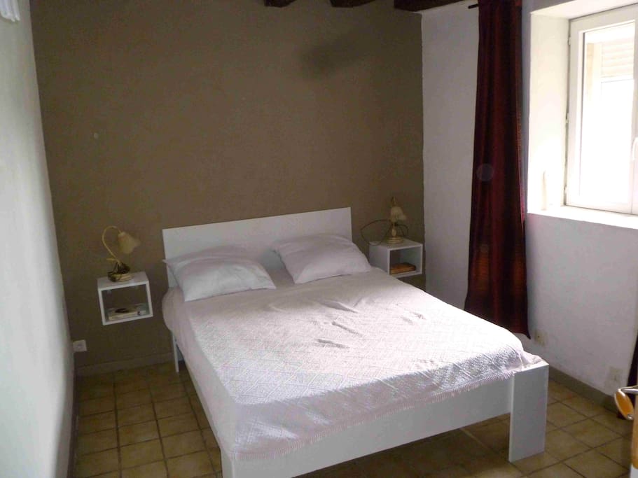 chambre avec lit de 140 x 190