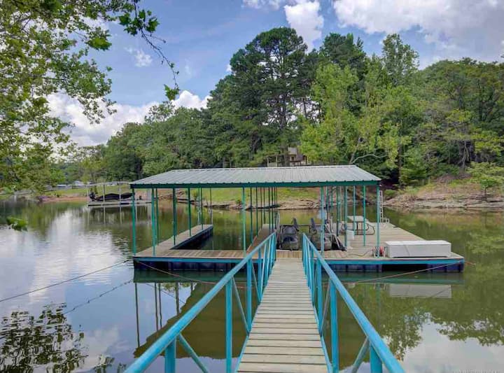 Cozy Cove Bungalow at Grand Lake Bungalows for Rent in Jay, Oklahoma