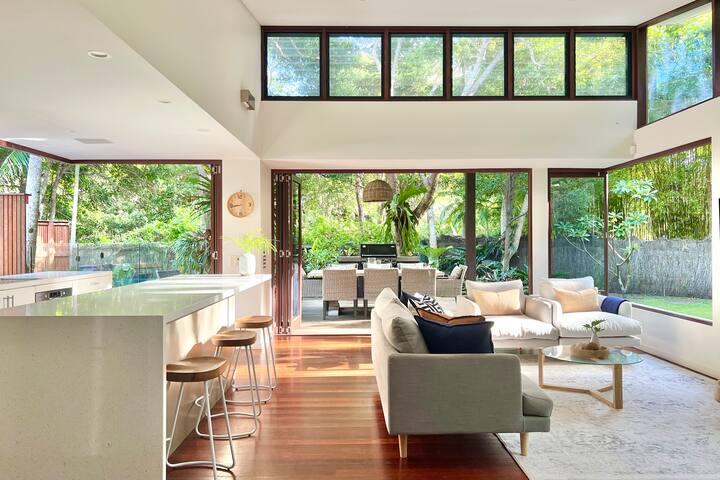 Beachfront Byron Bay – Family + Pets + Heated Pool gallery image 3