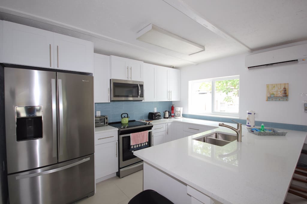 Full equipped Kitchen, all new appliances and granite countertop
