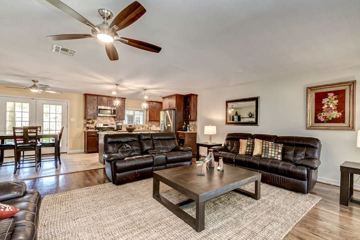 AMAZING HOUSE!  GOOD LOCATION GALLERIA DOWNTOWN