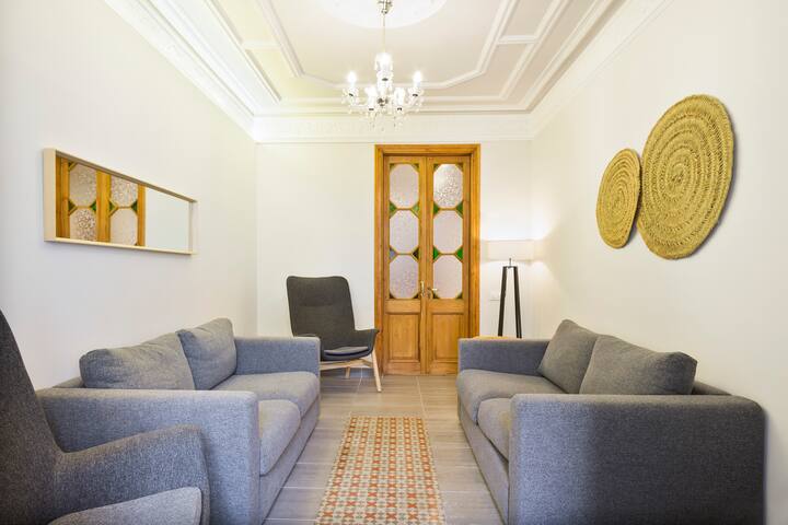 Apt. w/ PATIO, 4 Bedrs, 2 Bathrs & AC (8 adults) gallery image 2