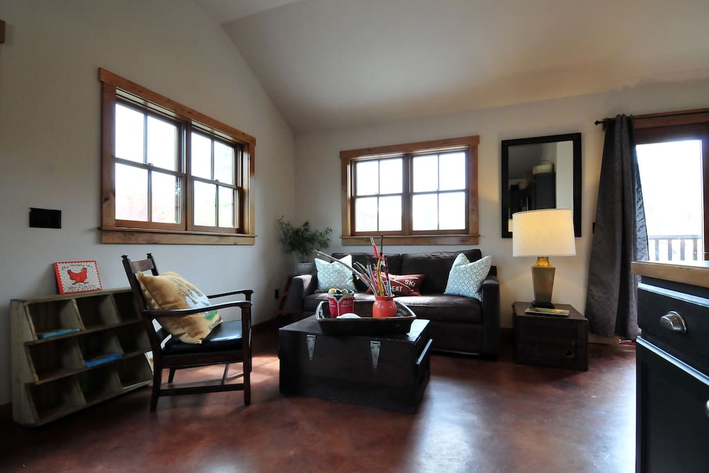 Relax and unwind. Spacious and warm.
Can anyone say ahhhh.