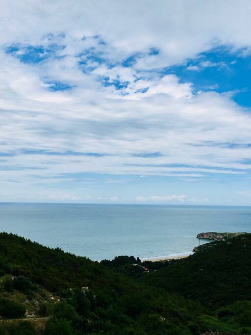 Dalla terrazza potrete ammirare albe uniche al mondo, magari davanti ad una tazza di caffè