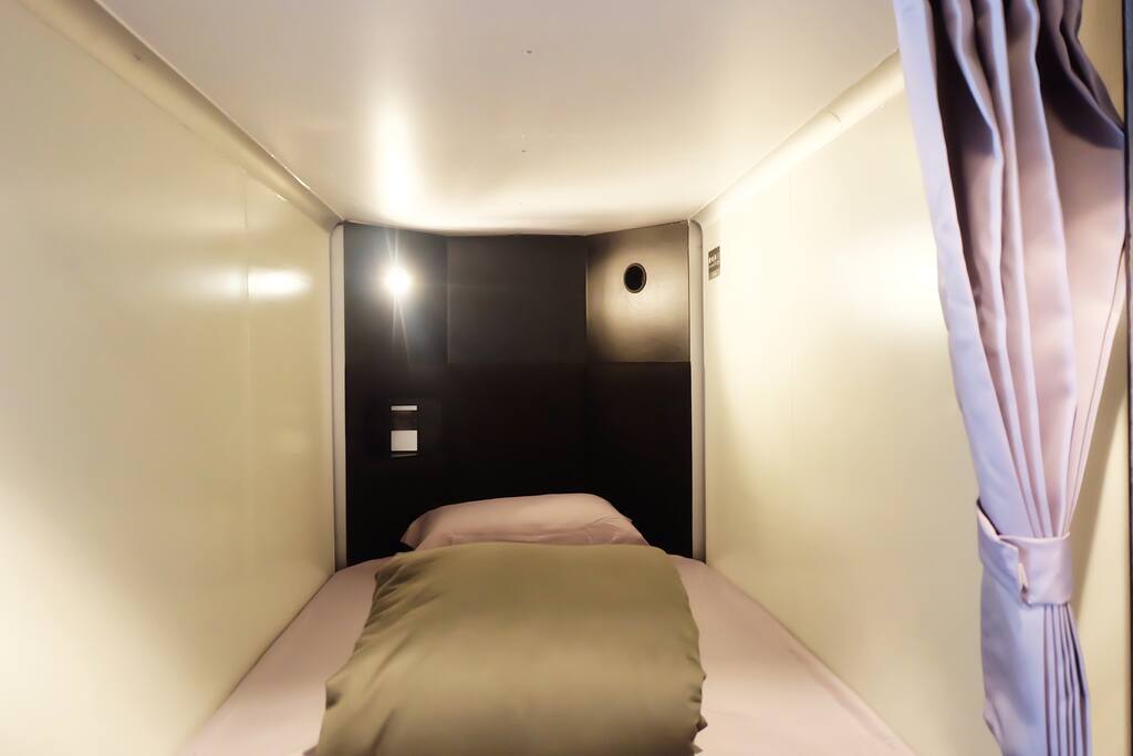 Capsule bed