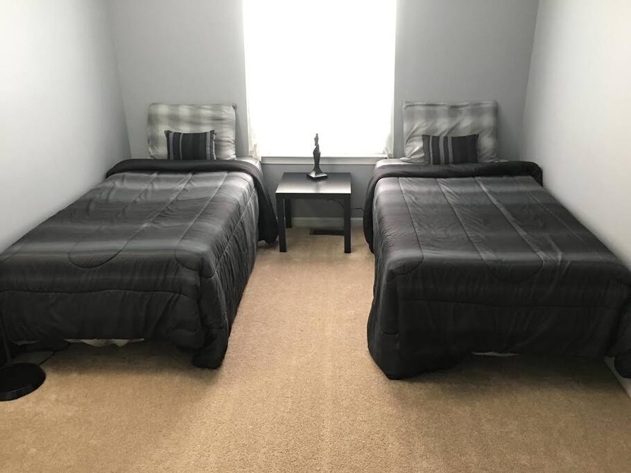 Bedroom 2 with 2 Twin beds