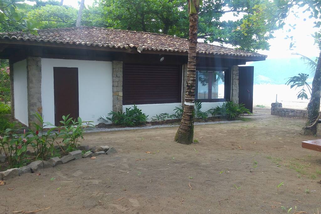 Loft pé na areia com estacionamento privativo.