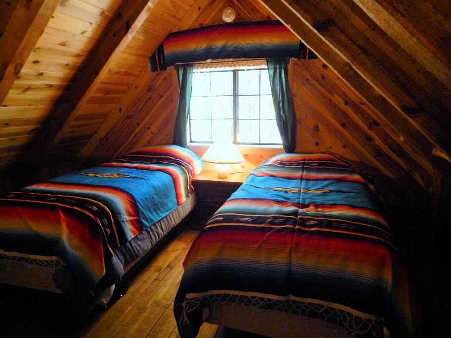 Upstairs sleeping loft with 2 beds