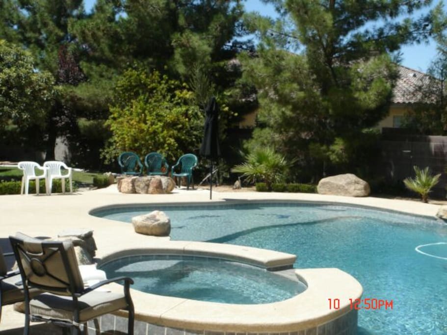 Pool & jacuzzi