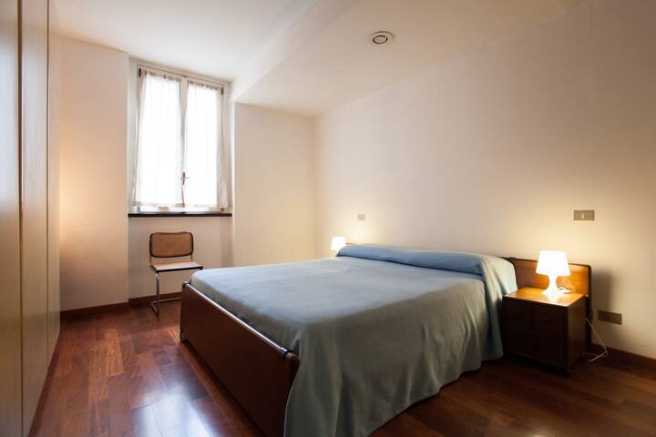 Design central Milan apartment gallery image 3