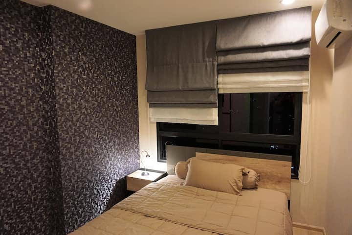 大号床，配有2个枕头