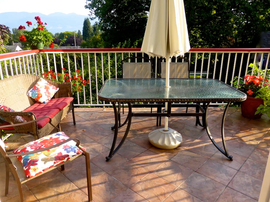 Pretty, comfortable deck with mountain view