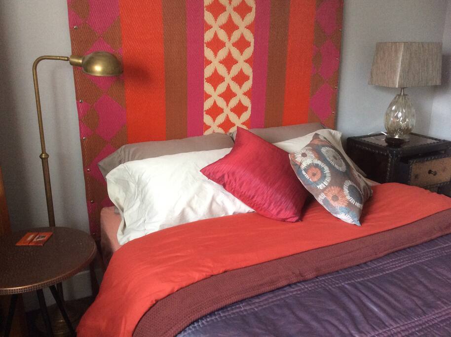 Two pillow pairs give you some nice choices to lay your head on and lots of lighting options