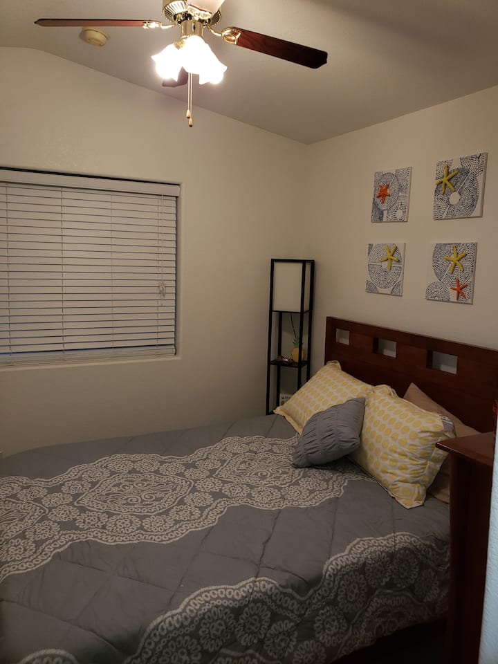 Tercer dormitorio, cama de matrimonio.