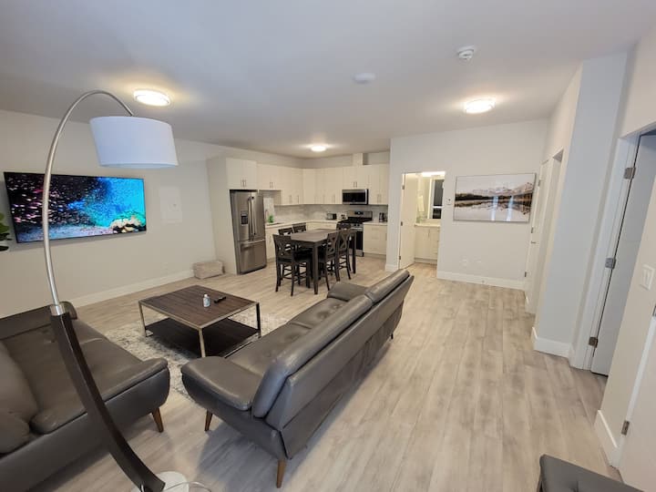 Modern Suite In Vernon - Vernon