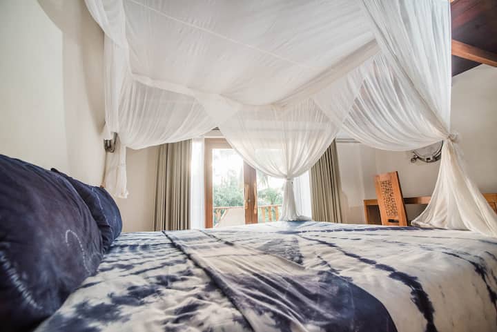 Bedroom #1 with a King double bed or 2 King single. Bathroom and AC