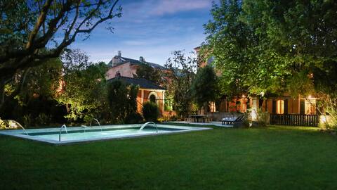 10BR 8BA Village House Renov St Remy Area AC Pool